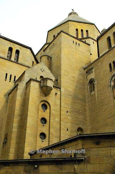 st pierre de chaillot graphic